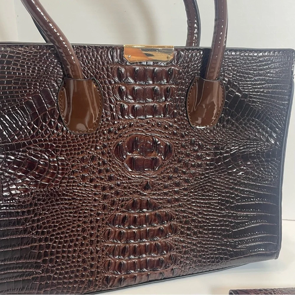 Elegant Brown Crocodile-Embossed Women's Handbag Set.shoulder strap. Unbranded.